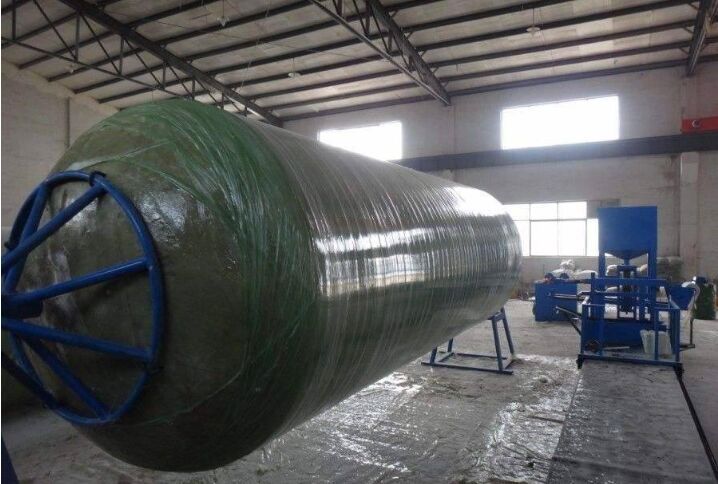 玻璃鋼化糞池生產(chǎn)現(xiàn)場(chǎng)